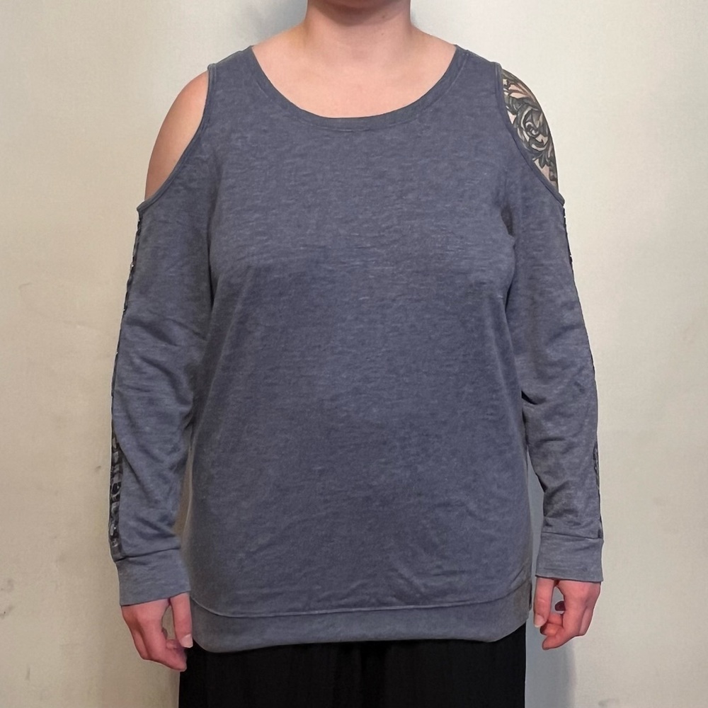 Maurice’s long sleeve shirt with open shoulders
